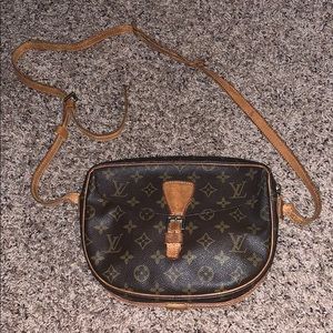 Louis Vuitton Crossbody’s satchel